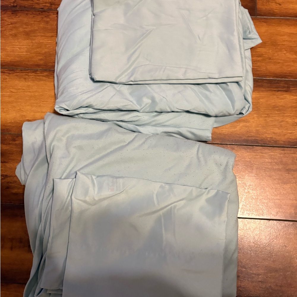 Light Blue Bedding Set with Pilling